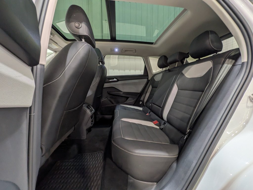 2022 Volkswagen Taos Highline 4MOTION White Val-David - photo #10