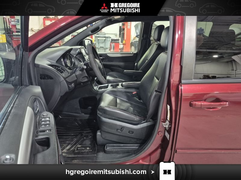 2016 Dodge GR Caravan Red Laval - photo #13