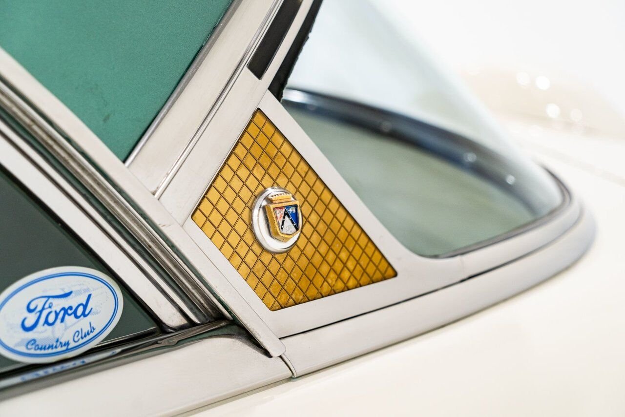 Ford Crestline Skyliner rare glass top long term ownership 1954 Blanc Montréal - photo #47