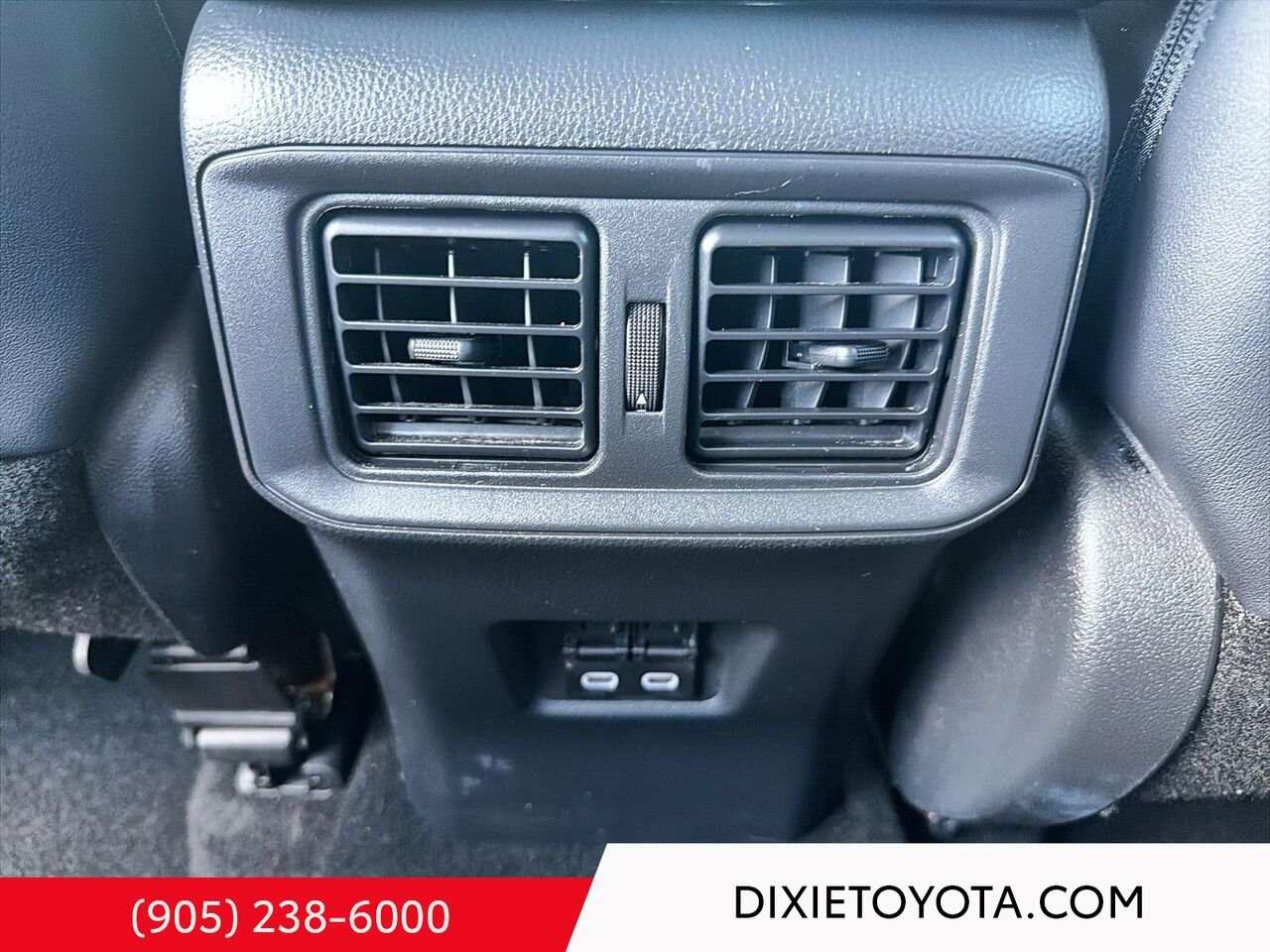 2024 Toyota RAV4 Hybrid XLE PREMIUM AWD / CLEAN CARFAX / HEATED SEATS / MOONROOF / ALLOY WHEELS / CARPLAY AND ANDROID AUTO Midnight Black Metallic Mississauga - photo #18