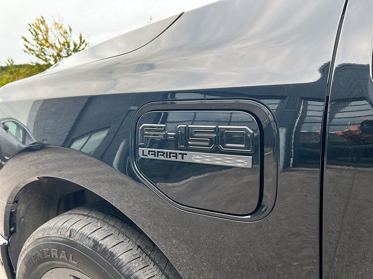 Ford F-150 Lightning LARIAT SuperCrew 4RM LONG RANGE 2022 Noir Québec - photo #5