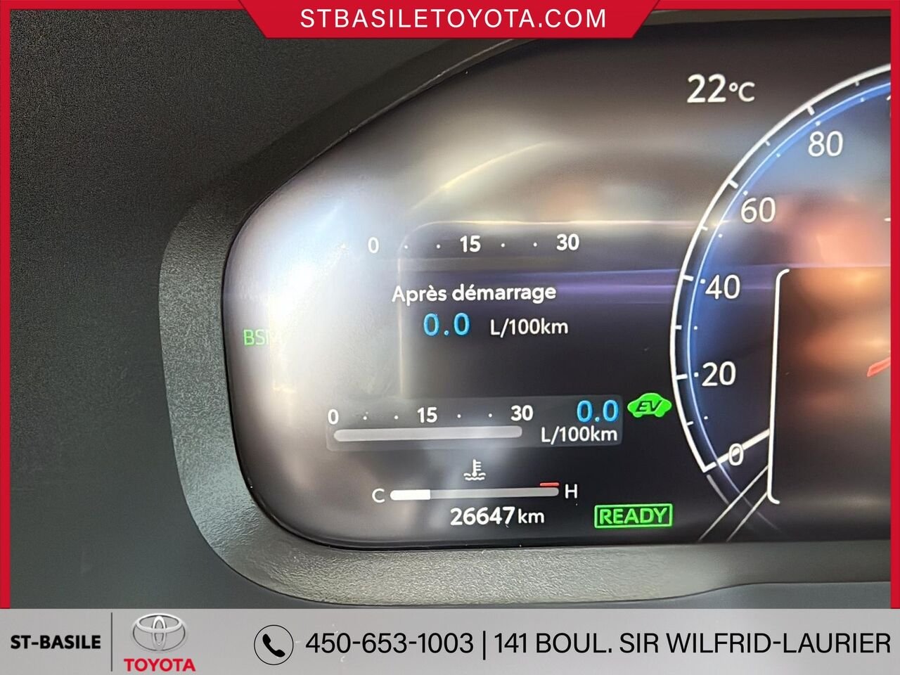 Toyota RAV4 Hybride 2023 Frisson glacé nacré Saint-Basile-le-Grand - photo #15