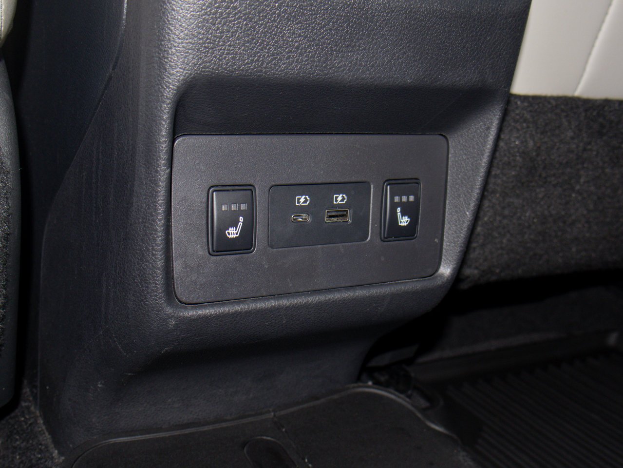 2021 Nissan Rogue AWD SV White Sherwood Park - photo #33
