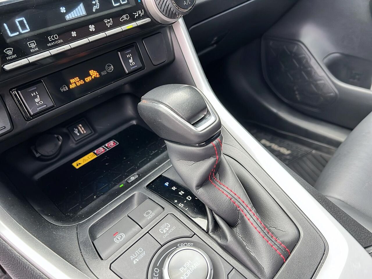 2024 Toyota RAV4 Prime XSE TRACTION INTEGRALE Silver Québec - photo #14