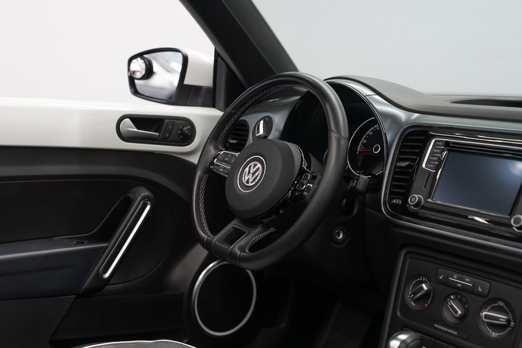 Volkswagen Beetle Trendline+ cabriolet 2 portes 2016 Blanc Kirkland - photo #21