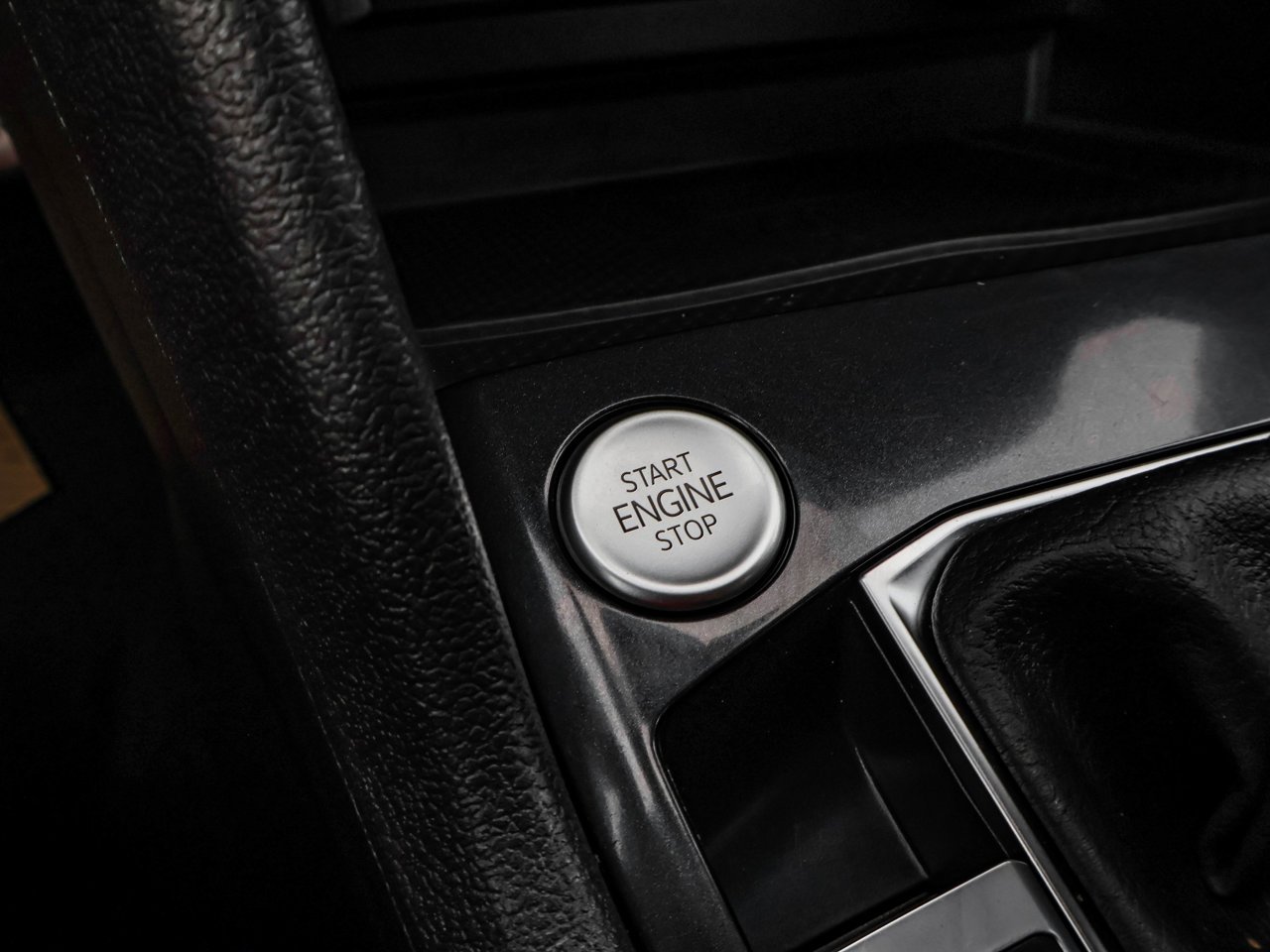 2024 Volkswagen Tiguan Comfortline R-Line Black Edition 4MOTION Red Sherwood Park - photo #24