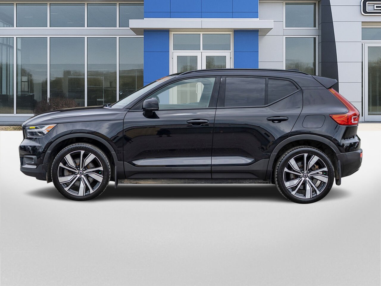 2022 Volvo Recharge XC40 tout électrique P8 Plus TIe Black Châteauguay - photo #2