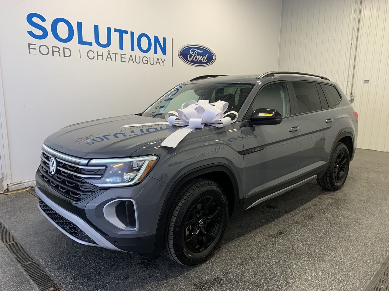 Volkswagen Atlas PEAK EDITION REMORQUAGE 5000LBS+CUIR+TOIT PANO 2025 Gris Châteauguay - photo #0
