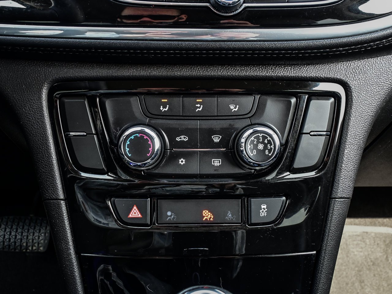 2020 Buick Encore AWD 4dr Preferred White Sherwood Park - photo #26