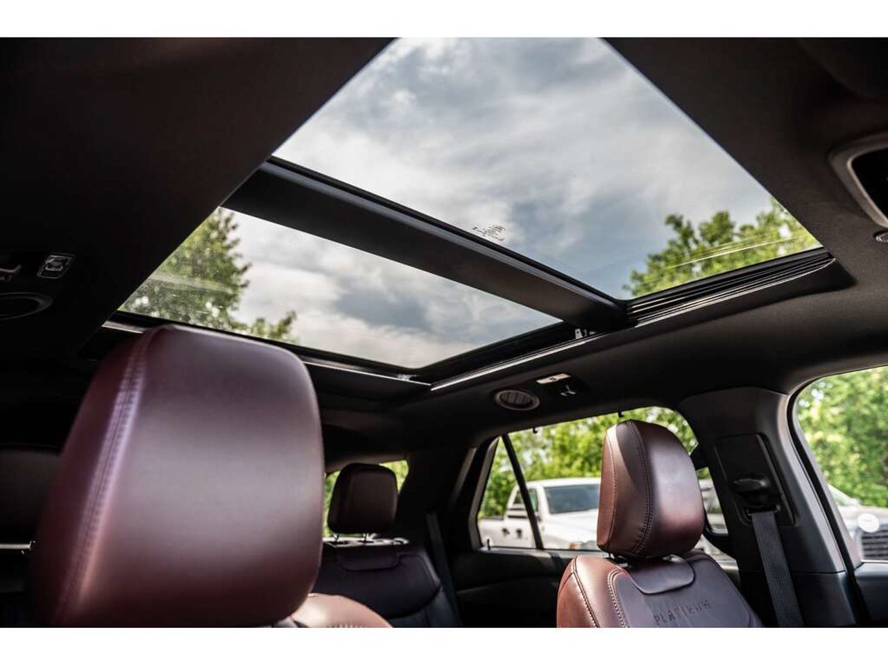Ford Explorer 2023 Blanc Sainte-Julienne - photo #39