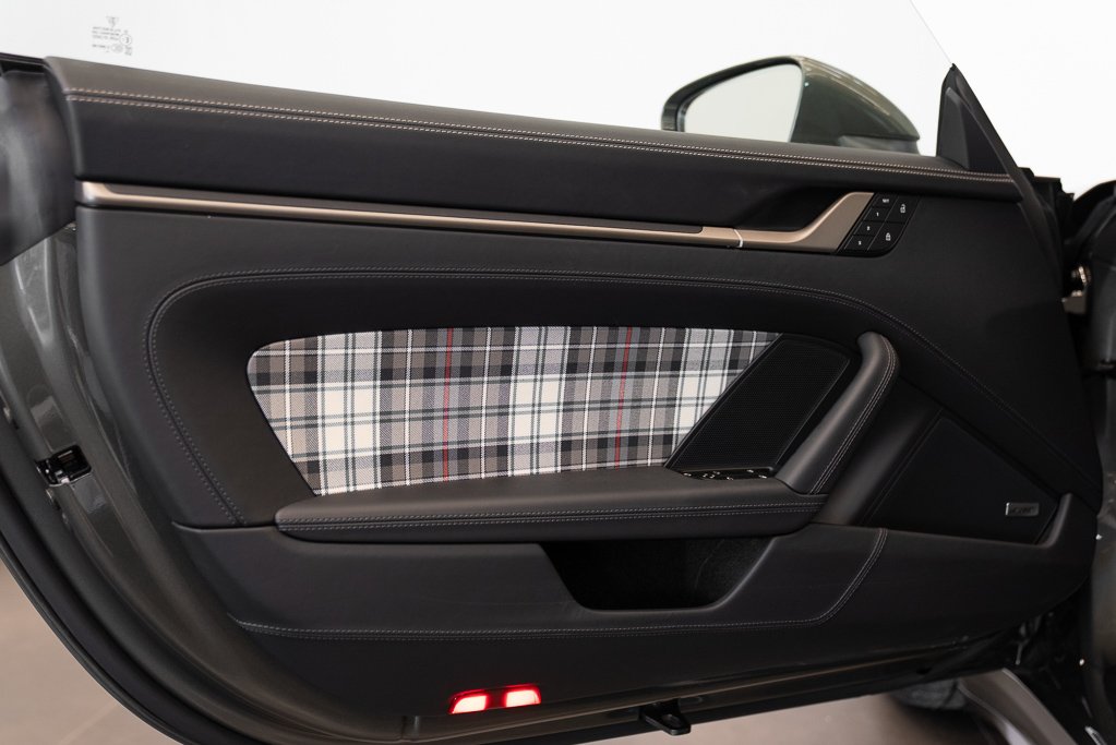Porsche 911 Turbo 50 Years Coupe 2025 Vert Kirkland - photo #21