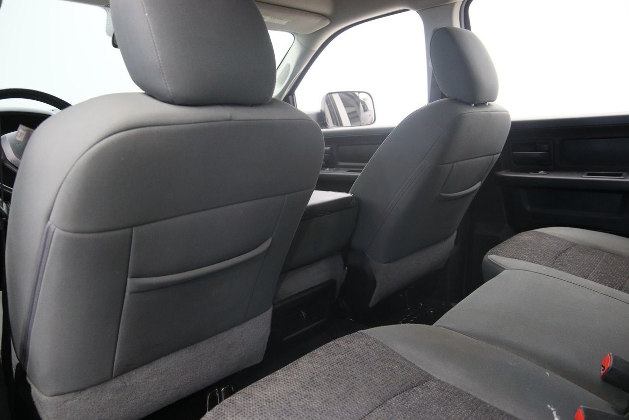2019 Ram 1500 Classic VIN 3C6RR7KT2KG695861 Black Chicoutimi - photo #8