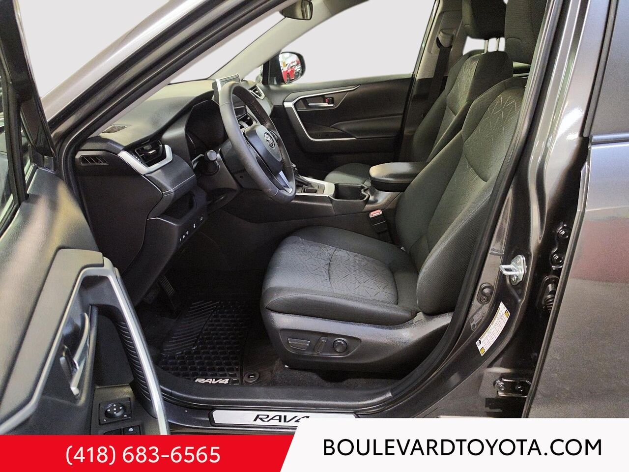 Toyota RAV4 99855A-135 | XLE, AWD 2025 Gris Québec - photo #8
