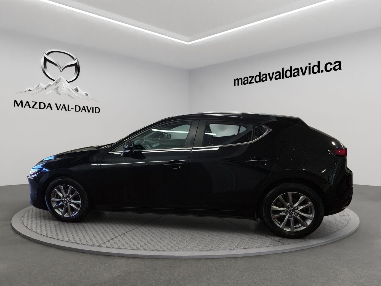 Mazda Mazda3 Sport GS TA BA, VOLANT CHAUFFANT, TOIT OUVRANT, SIÈGES ÉLECTRIQUES 2024 Noir Val-David - photo #1