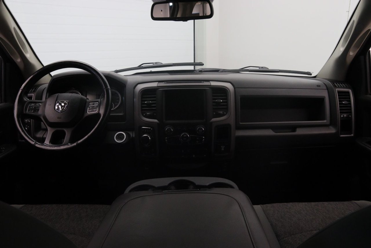 2019 Ram 1500 Classic VIN 3C6RR7KT2KG695861 Black Chicoutimi - photo #9