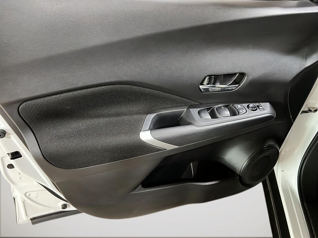 2024 Nissan Kicks SV TA White Québec - photo #10