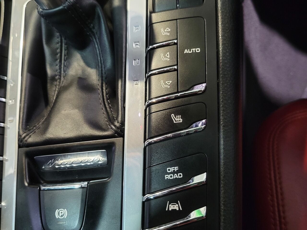 2018 Porsche Macan Black  - photo #29