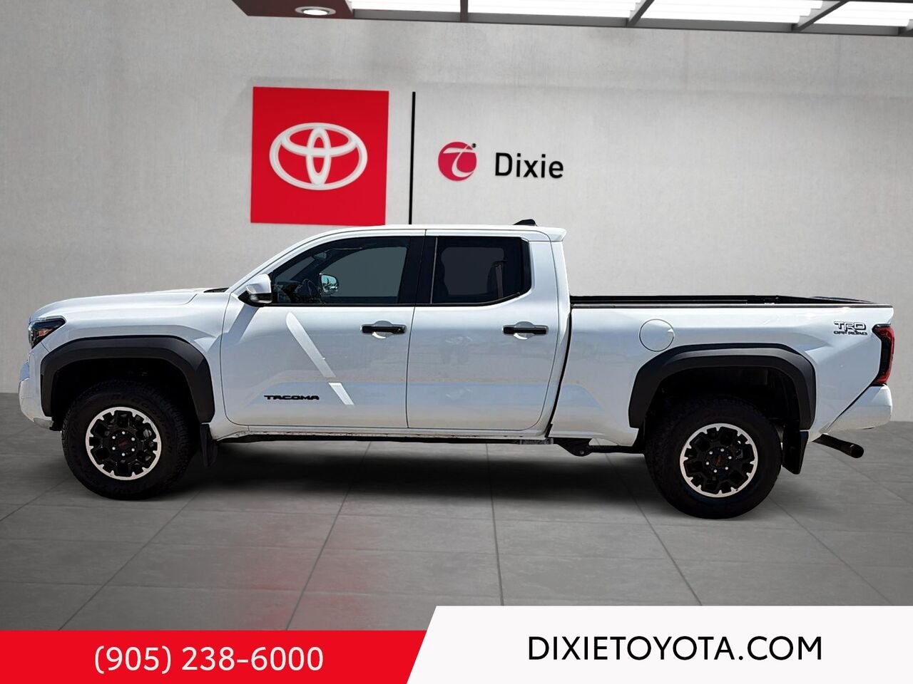 2024 Toyota Tacoma TRD OFFROAD / CLEAN CARFAX / HEATED SEATS / REAR DIFF LOCK / ALLOY WHEELS / CARPLAY AND ANDROID AUTO White Mississauga - photo #5