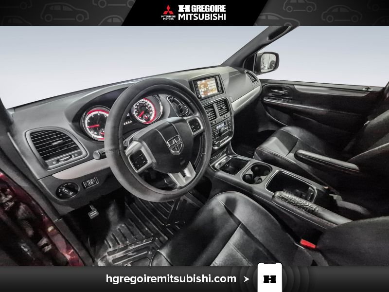 2016 Dodge GR Caravan Red Saint-Eustache - photo #16