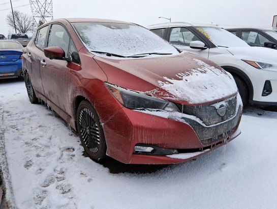 2023 Nissan LEAF 2023 Red