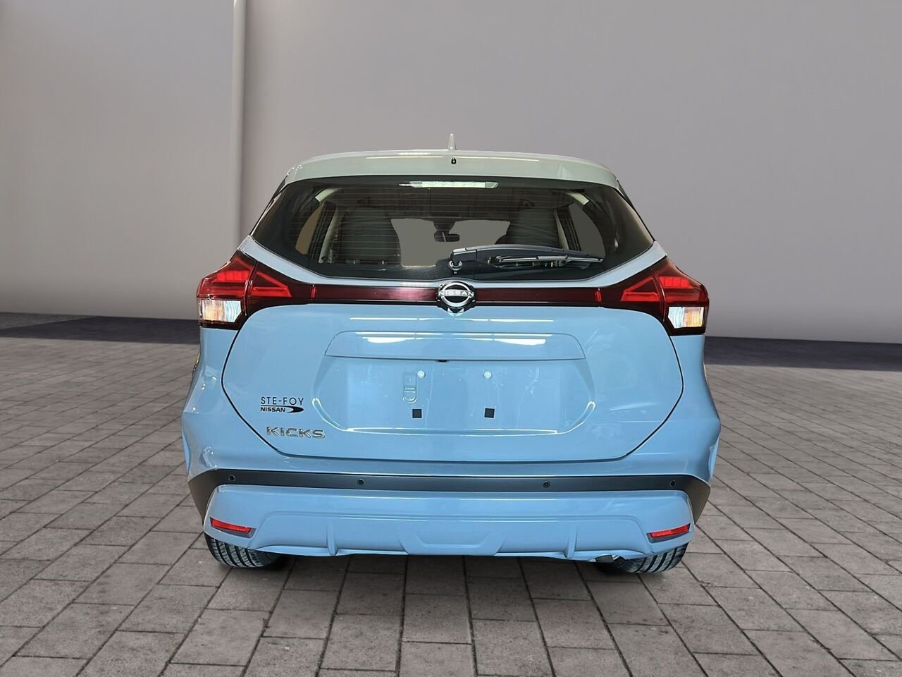 Nissan KICKS PLAY SV TA 2025 Gris Québec - photo #2