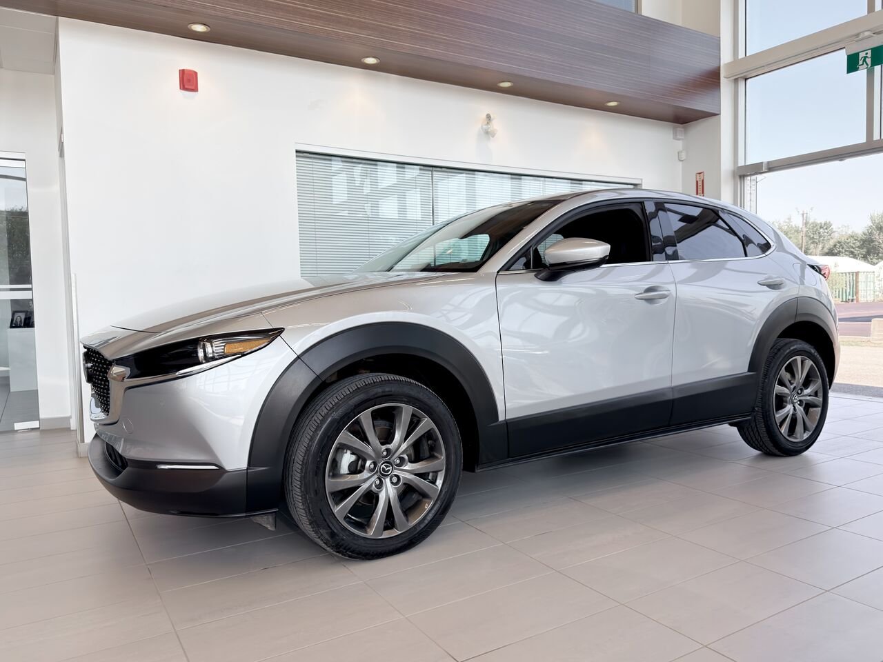 2023 Mazda CX-30 Silver Notre-Dame-des-Prairies - photo #5