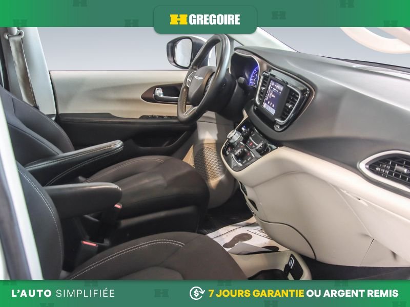 2023 Chrysler Grand Caravan White Laval - photo #22