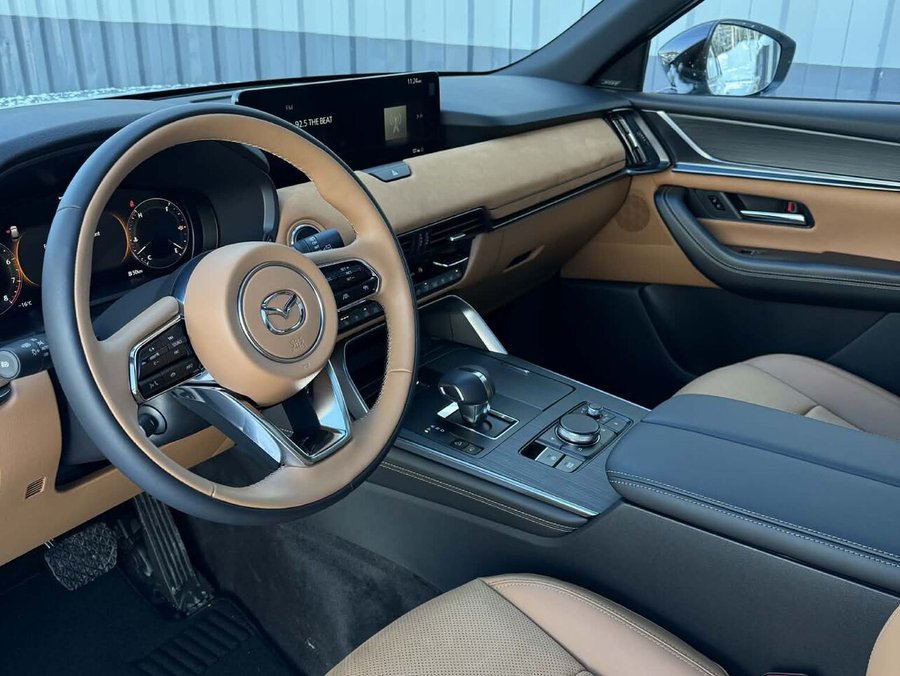 Mazda CX-90 hybride léger Signature, 6 passagers, Mode hybride, awd, Toit ouvrant pano, Écran 360 pano, cuir 2025 Blanc rhodium métallisé