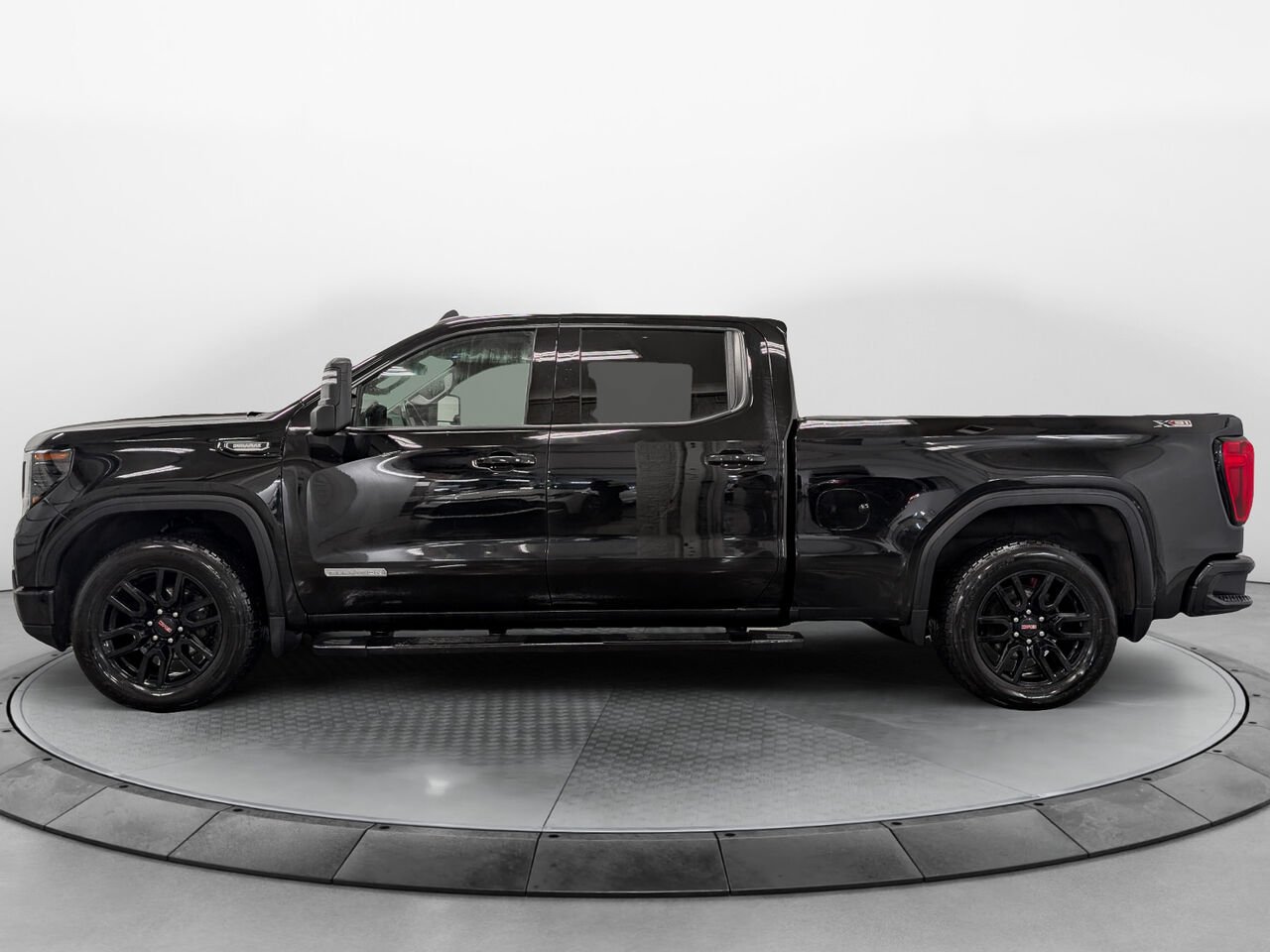 GMC SIERRA 1500 4WD CREW CAB PICKUP Elevation 3.0L Diesel volant et Sièges Chauffants 2024 Noir Sherbrooke - photo #4