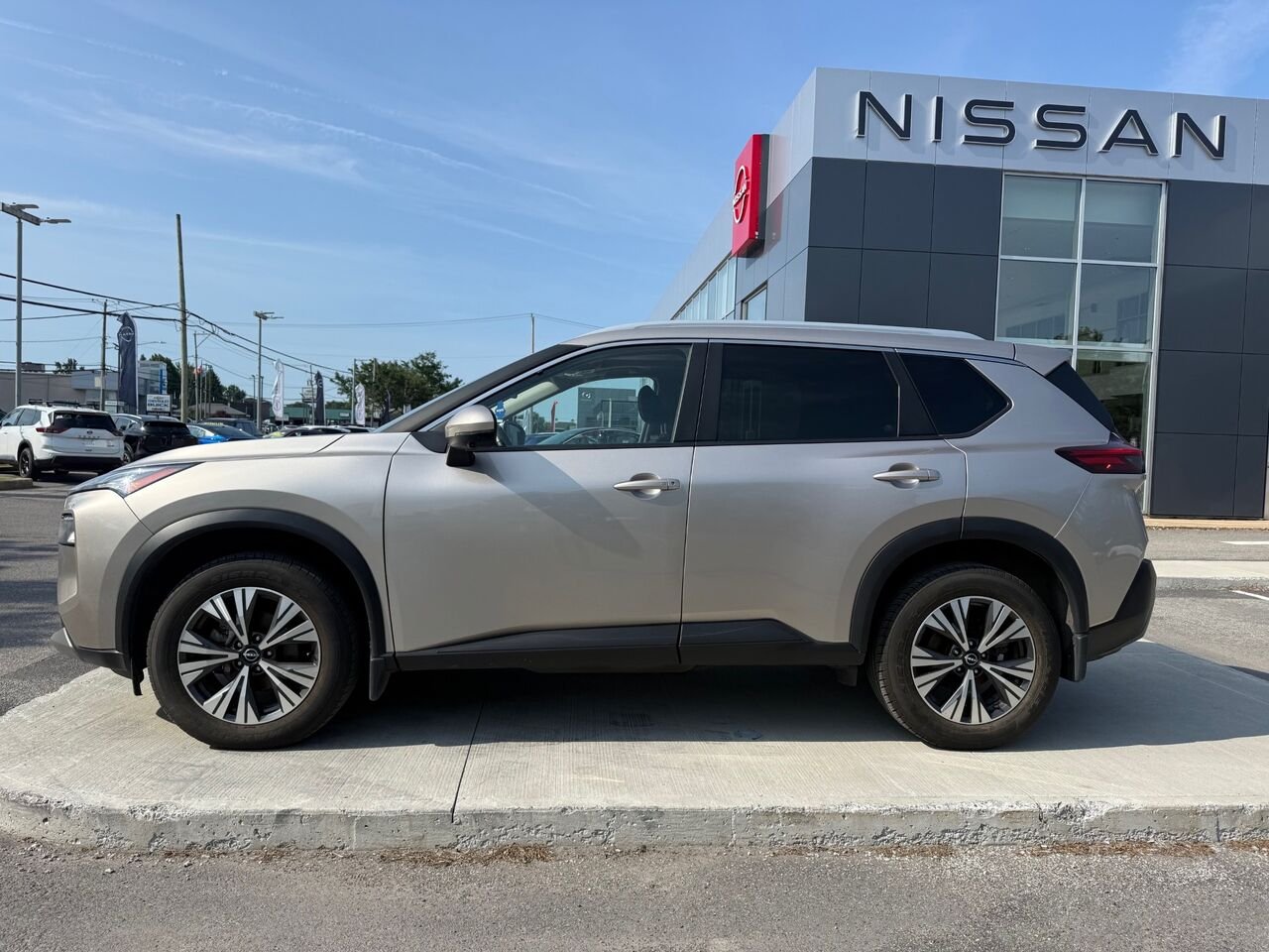 2023 Nissan Rogue SV TI avec ensemble toit ouvrant Silver Châteauguay - photo #1