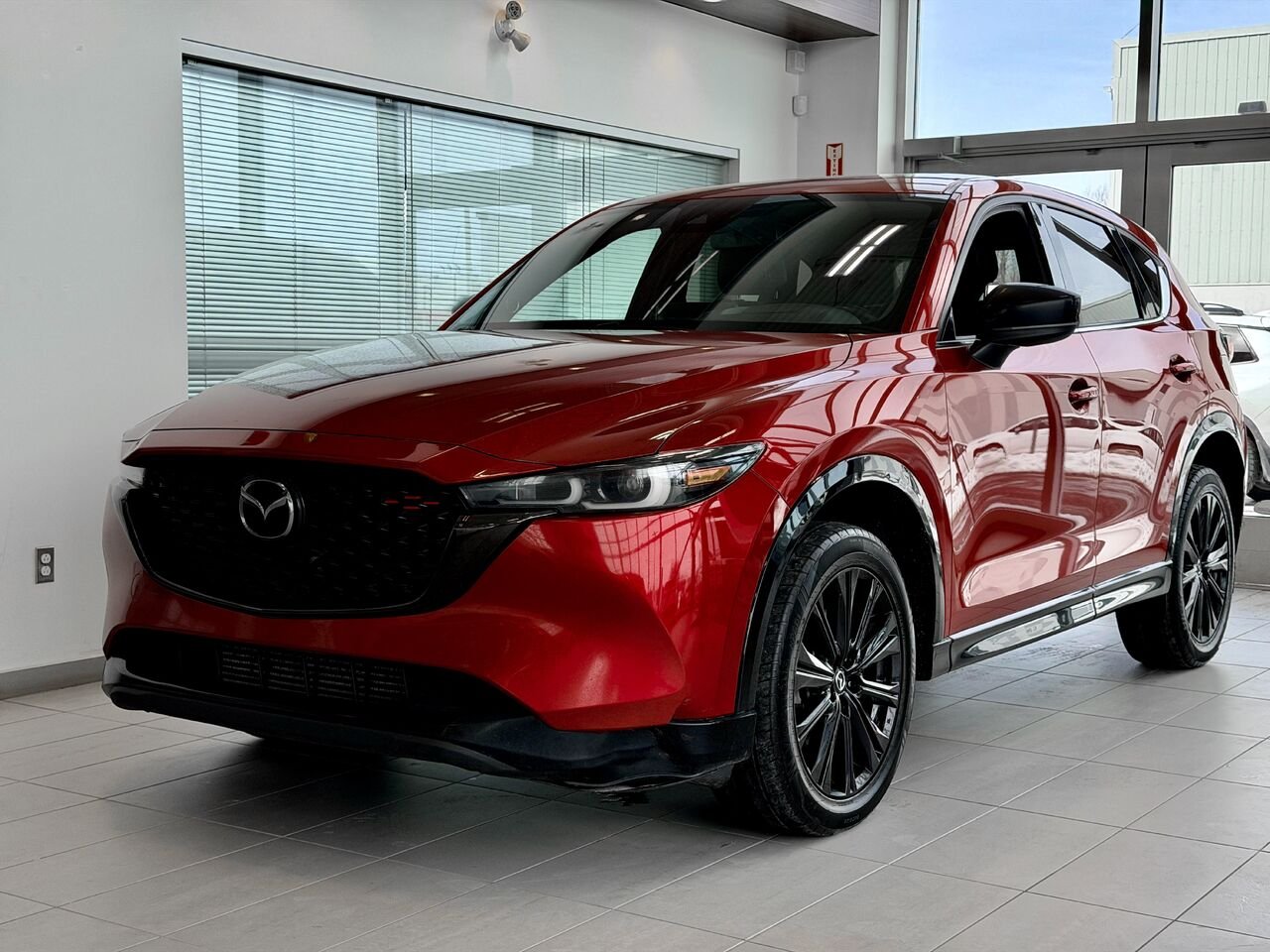 2022 Mazda CX-5 Red Notre-Dame-des-Prairies - photo #3
