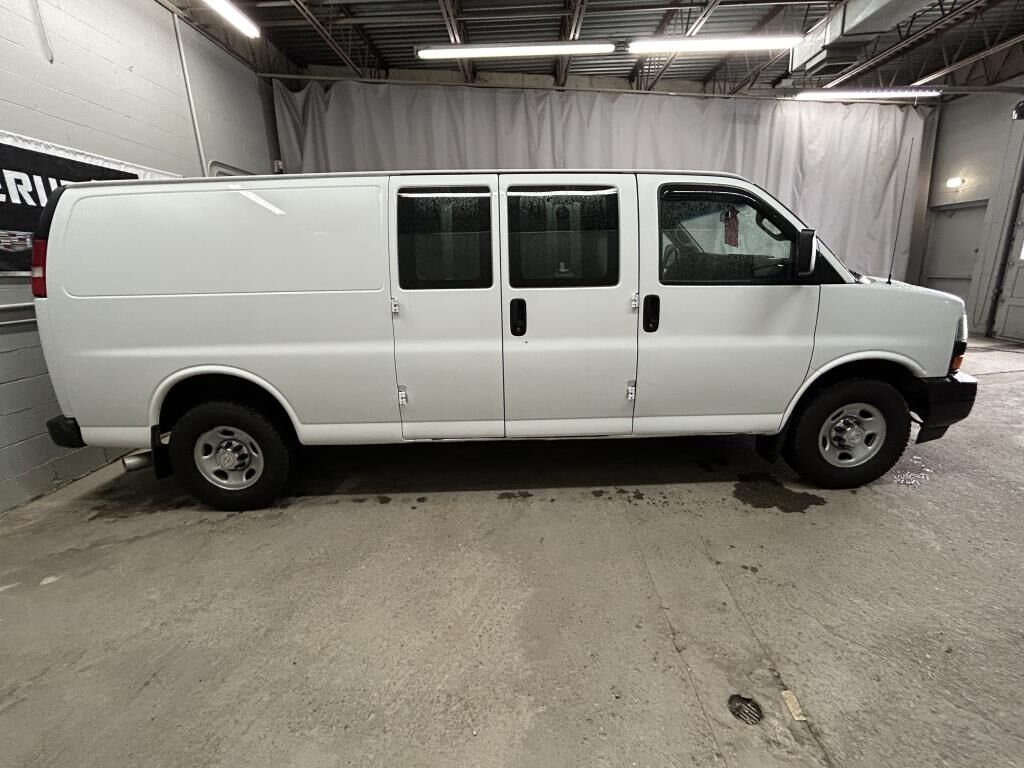 2018 CHEVROLET FOURGONNETTE UTILITAIRE LONGUE EXPRESS Traction arrière 2500 155 po White Rivière-du-Loup - photo #4