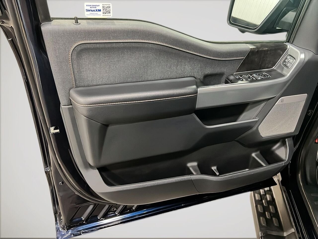 2023 Ford F-150 Lightning GROUPE 510 A, standard range Blue Québec - photo #10