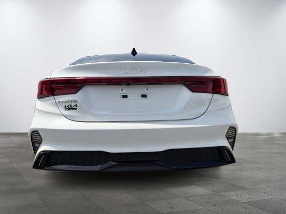 2024 Kia Forte White Thetford Mines - photo #3