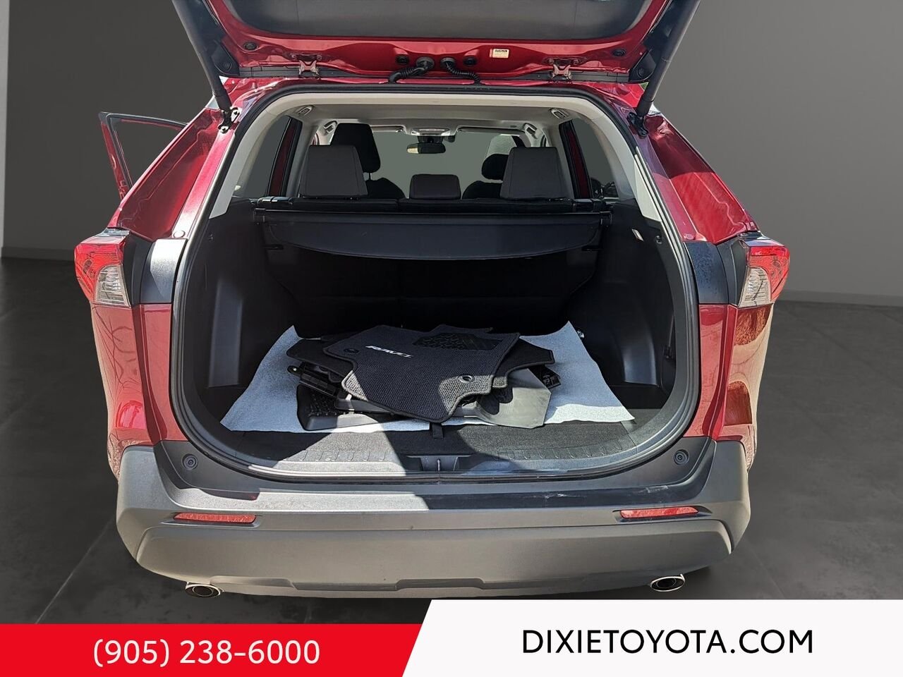 2024 Toyota RAV4 XLE AWD / CLEAN CARFAX / HEATED SEATS / MOONROOF / ALLOY WHEELS / CARPLAY AND ANDROID AUTO Red Mississauga - photo #20