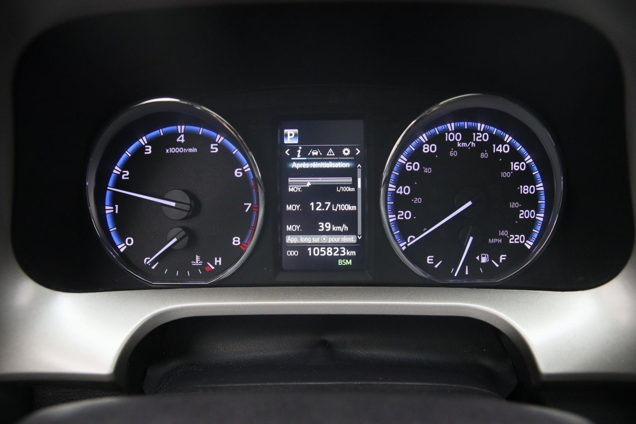 2018 Toyota RAV4 VIN 2T3RFREV9JW852844 Grey Baie-Comeau - photo #12