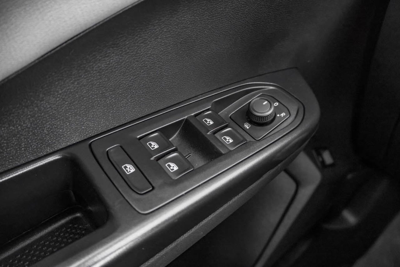 2024 Volkswagen Taos Comfortline 4MOTION Black Sherwood Park - photo #15