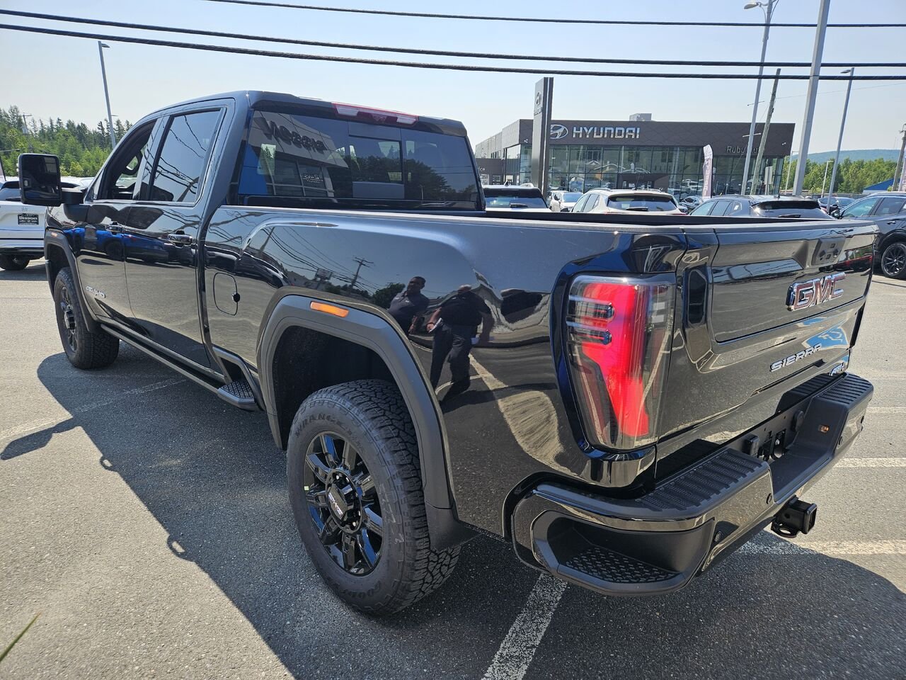 GMC Sierra 2500HD AT4 cabine multiplace 4RM 159 po 2026 Noir onyx Thetford Mines - photo #3