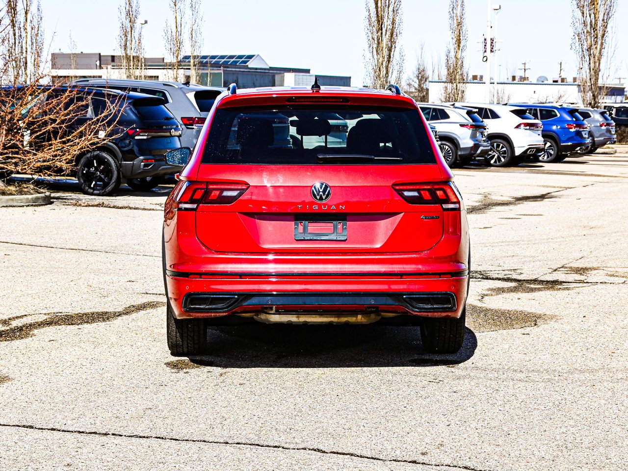 2024 Volkswagen Tiguan Comfortline R-Line Black Edition 4MOTION Red Sherwood Park - photo #11