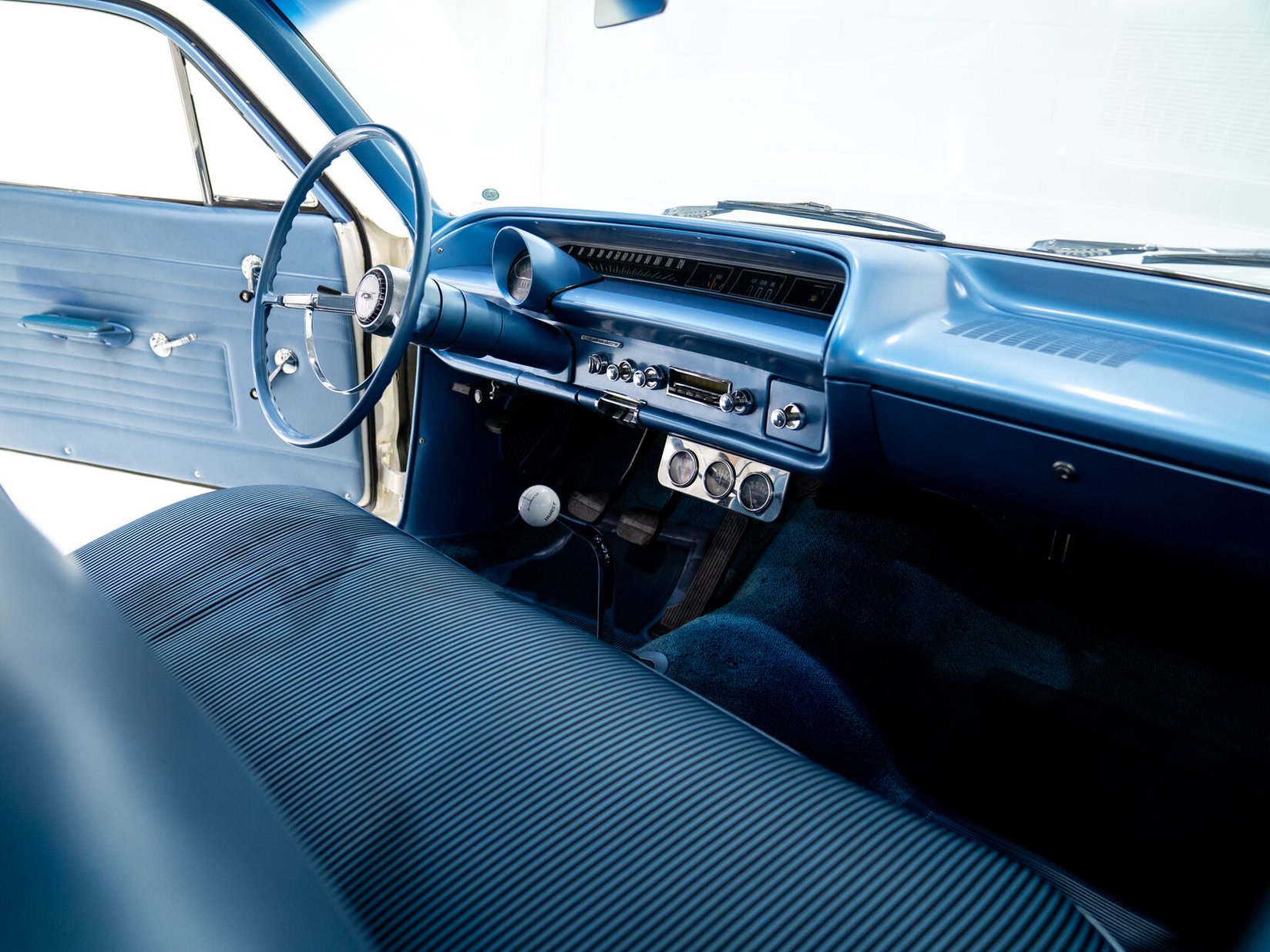 Chevrolet Biscayne Matching 409 / 425HP Transmission 4 Vitesse Complètement Entièrement restauré **PRIX EN USD** 1964 Blanc Montréal - photo #38