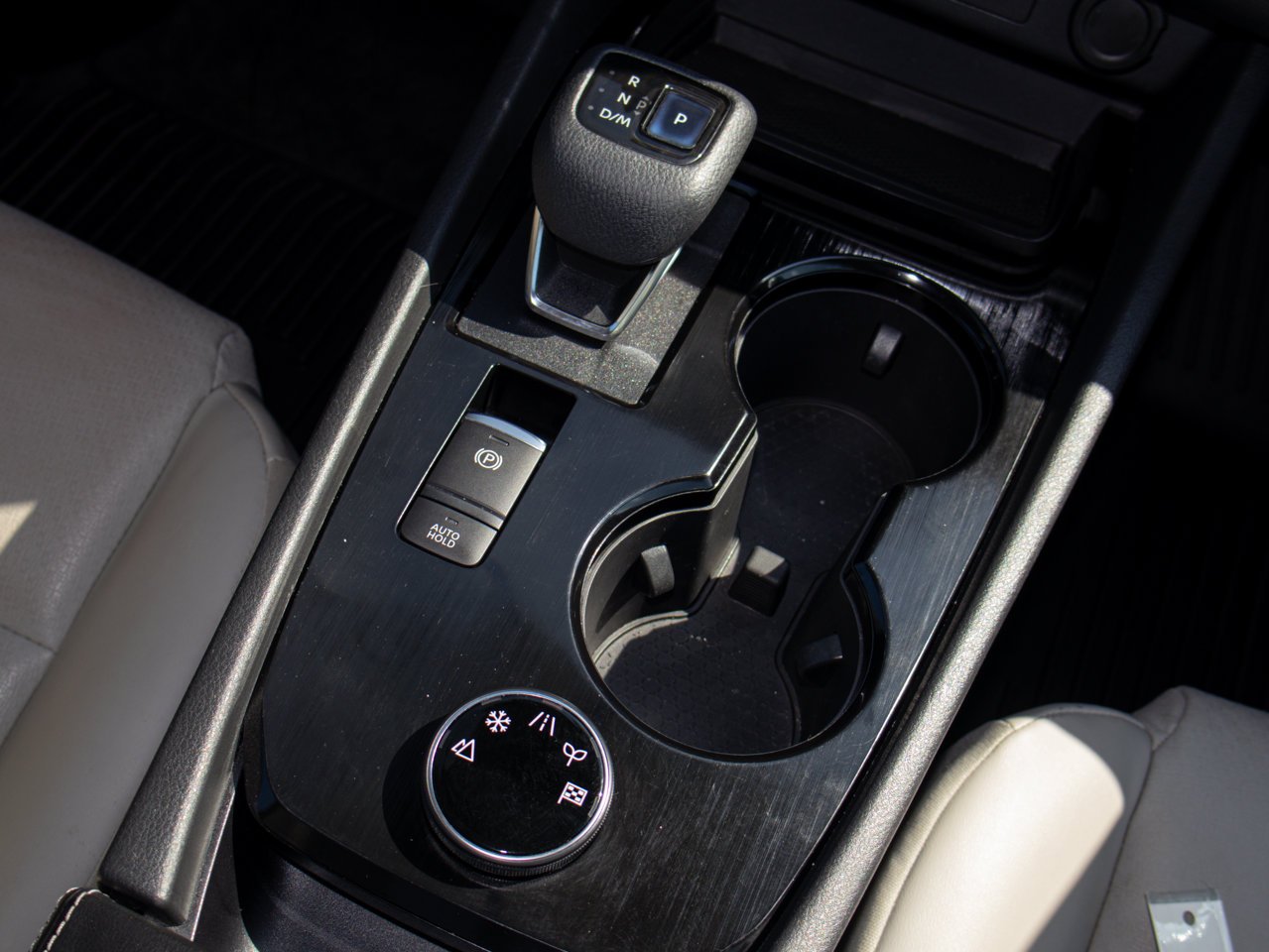 2021 Nissan Rogue AWD SV White Sherwood Park - photo #29