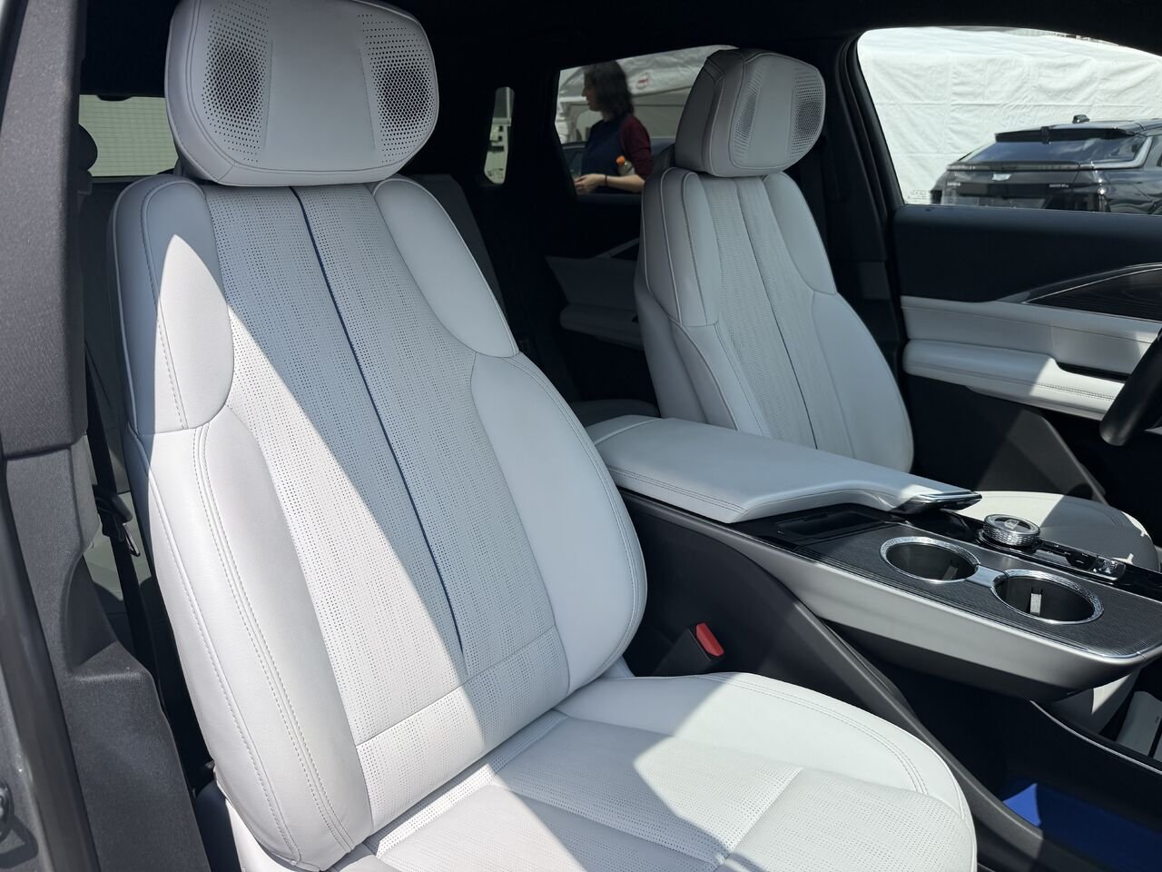Cadillac LYRIQ LUXURY AWD FINANCEMENT À PARTIR DE 0.99% 2024 Argent Laval - photo #21