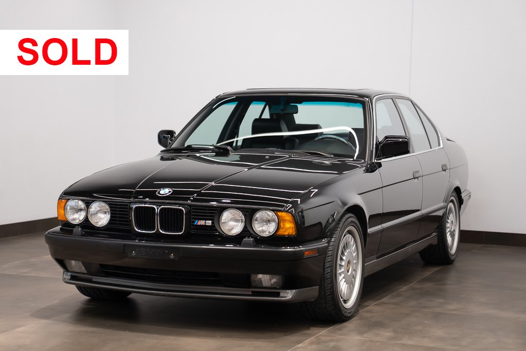 BMW M5 LOW KM! - $94500 USD 1992 Noir Montréal - photo #0