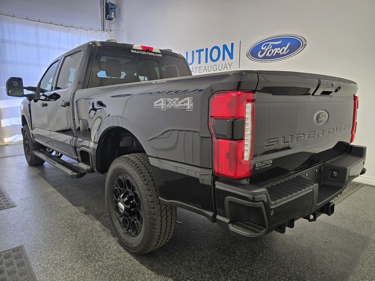 Ford Super Duty F-250 SRW LARIAT CABINE 6 PLACES 4RM CAISSE DE 6,75 PI 2026 Noir agate métallisé Châteauguay - photo #1