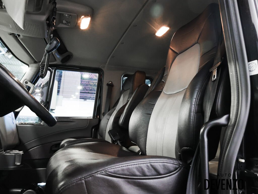 2014 International TerraStar RV Hauler 6.4L Diesel MAXXFORCE Black Saint-Eustache - photo #17