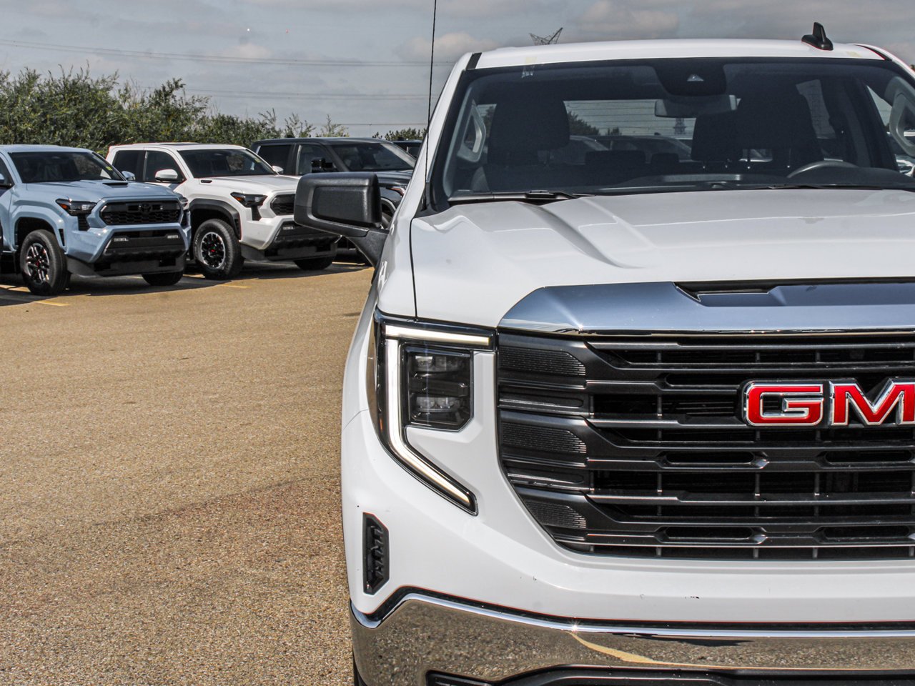 2023 GMC Sierra 1500 4WD Crew Cab 157 Pro White Sherwood Park - photo #10