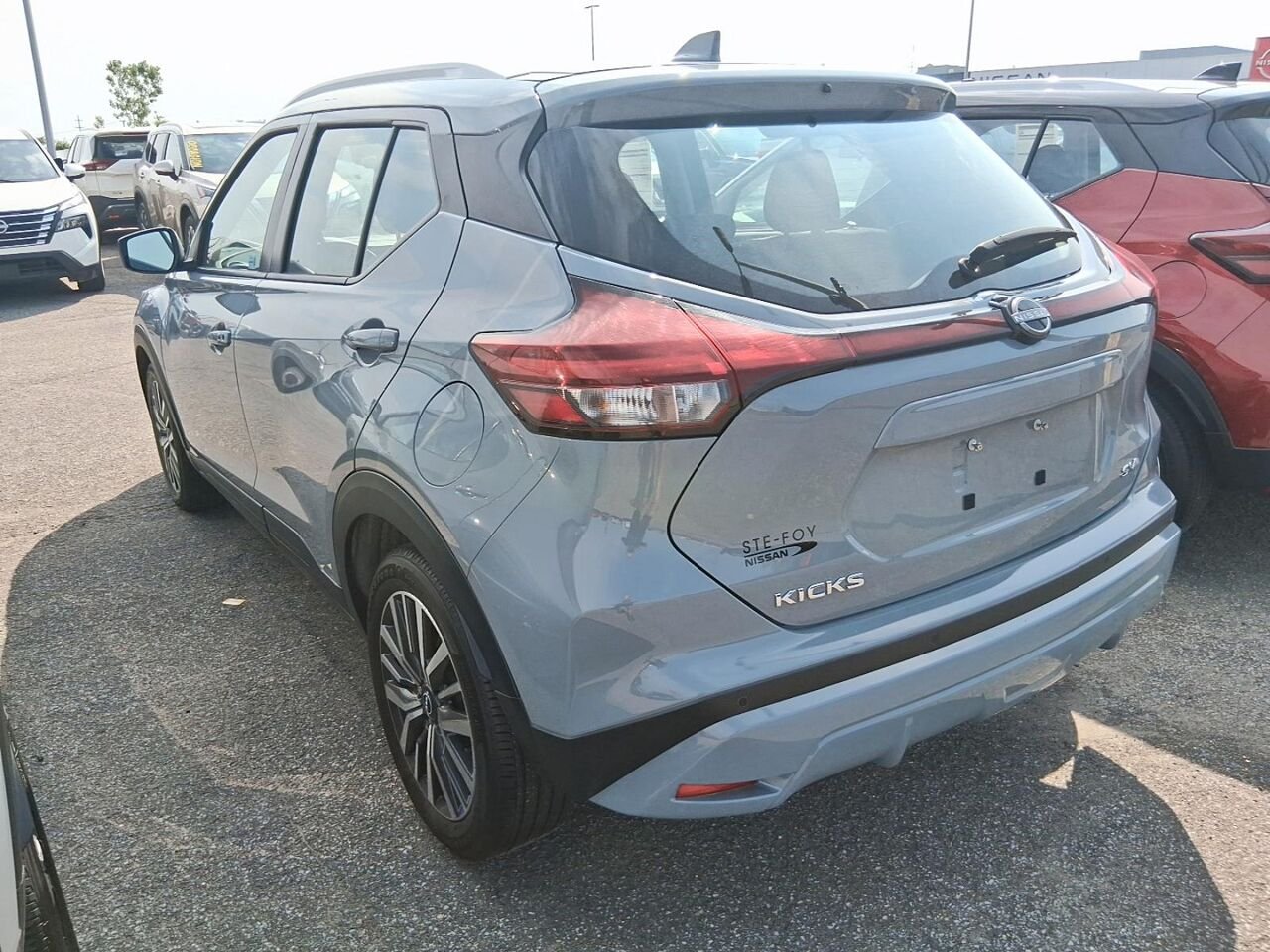 Nissan KICKS PLAY SV TA 2025 Gris Québec - photo #1
