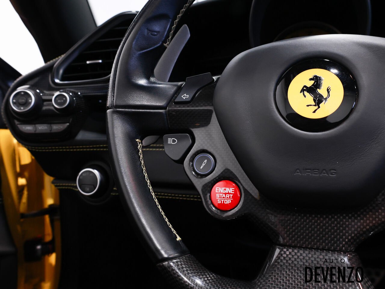 Ferrari 488 2017 Jaune Saint-Eustache - photo #17