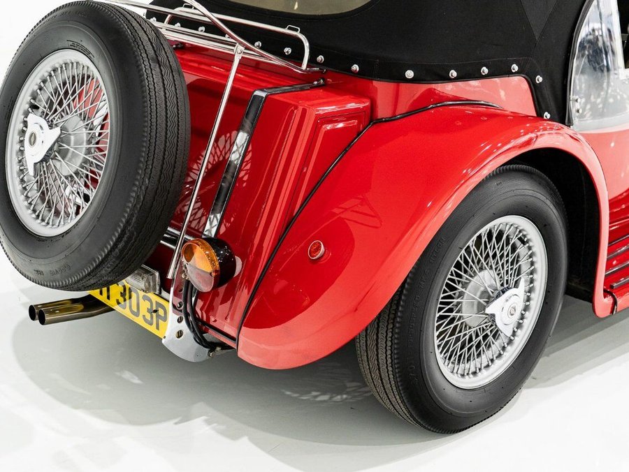 1975 Panther J72 Roadster 1975 Red