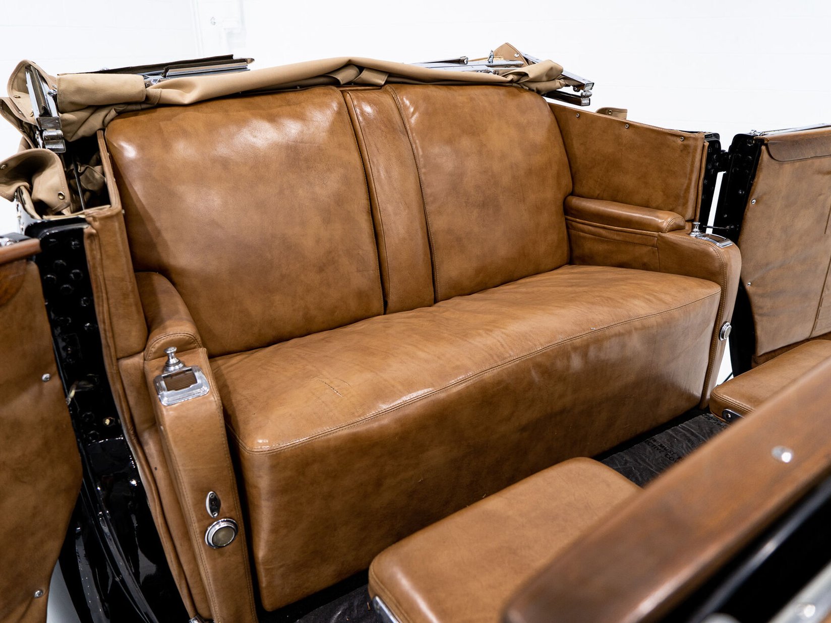 Cadillac Series 90 **PRICE IN USD**1 of 13 V16 1938 Noir Montréal - photo #51